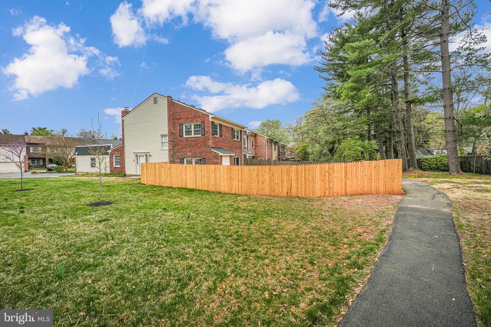 TOWNES OF MOOREFIELD - Residential