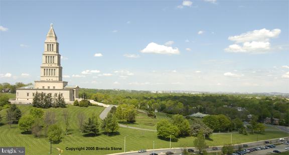CARLYLE TOWERS - Residential