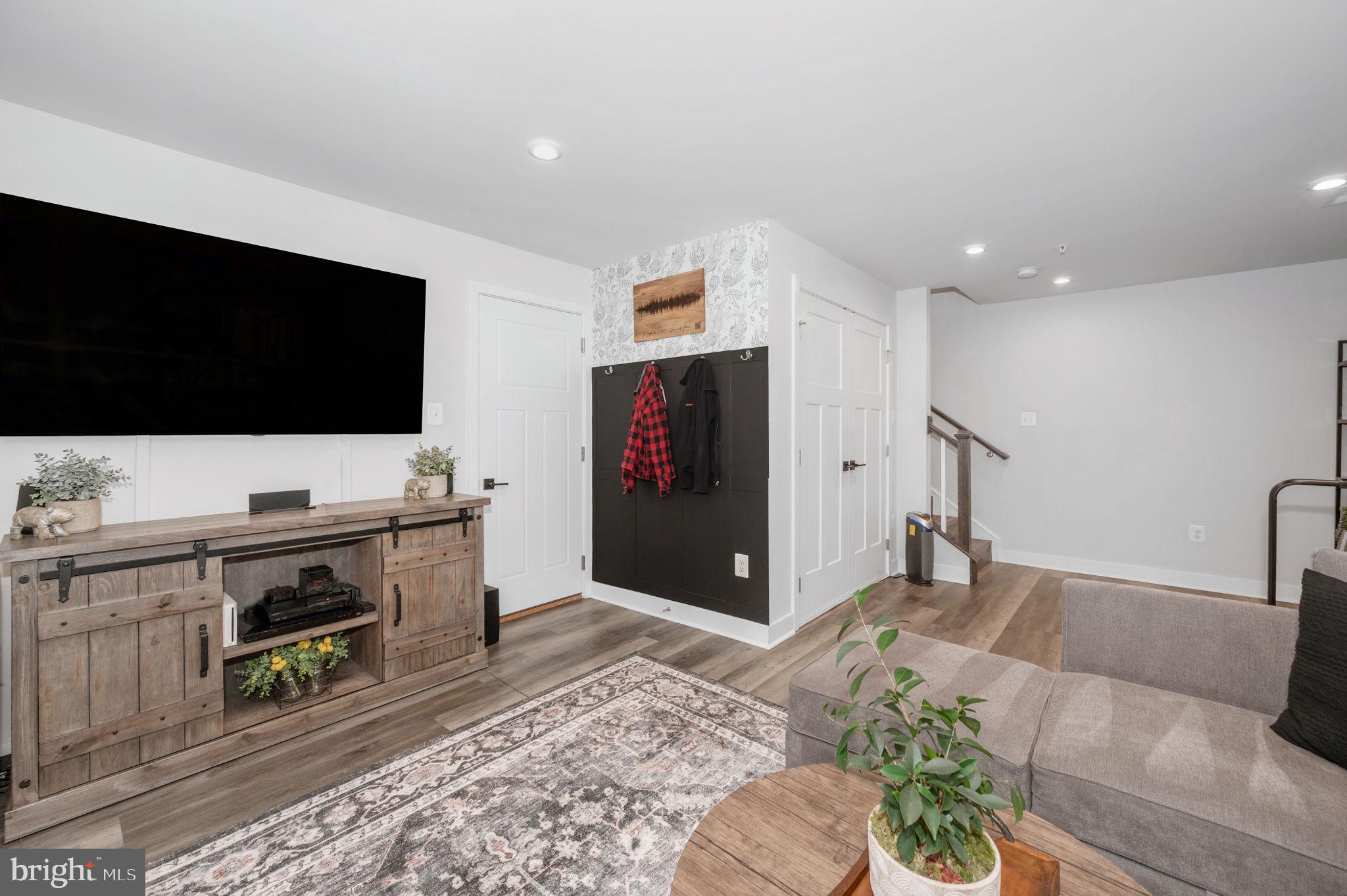 LAKE LINGANORE - Residential