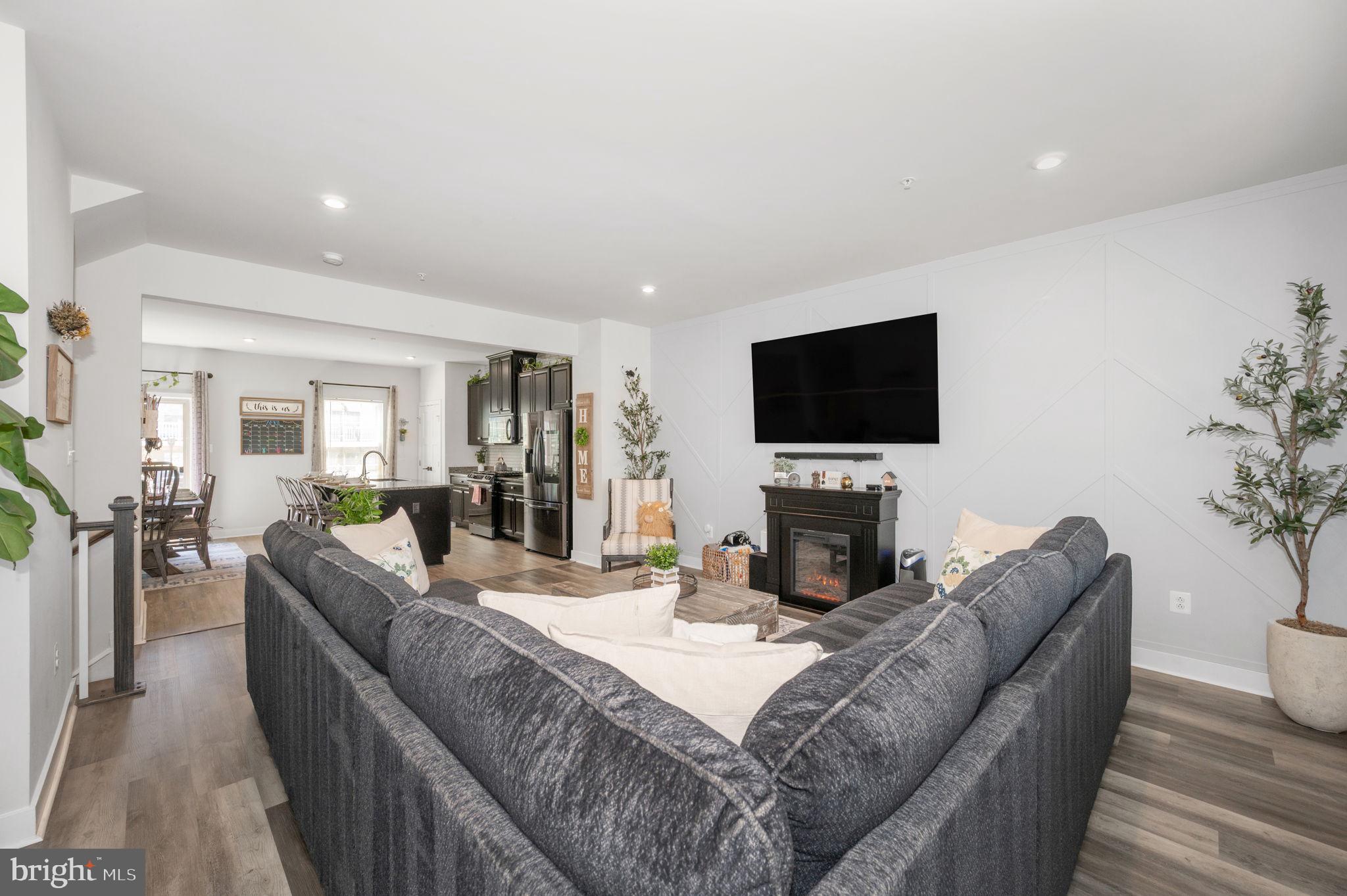 LAKE LINGANORE - Residential