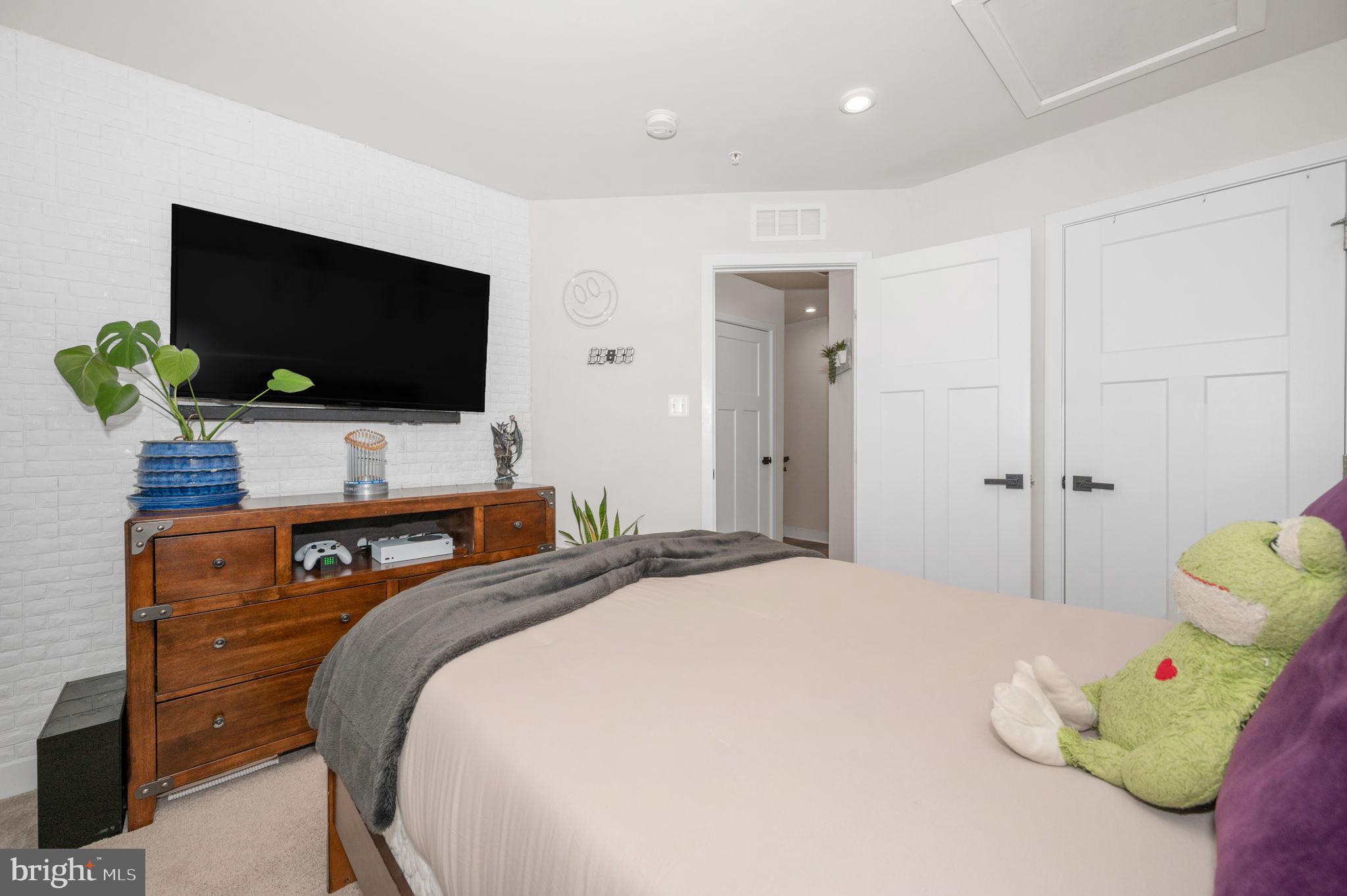 LAKE LINGANORE - Residential