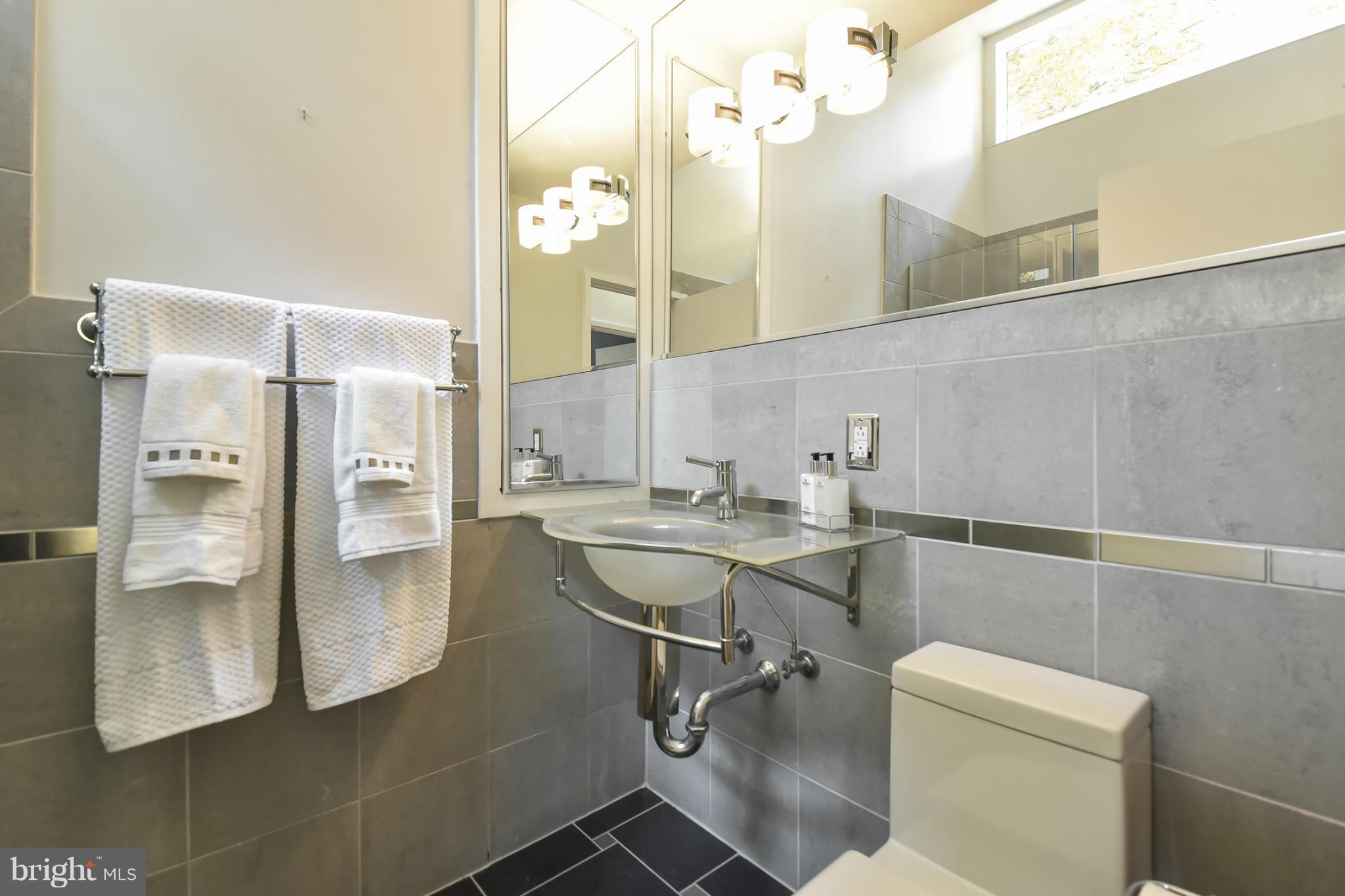 HOLLIN HILLS - Residential