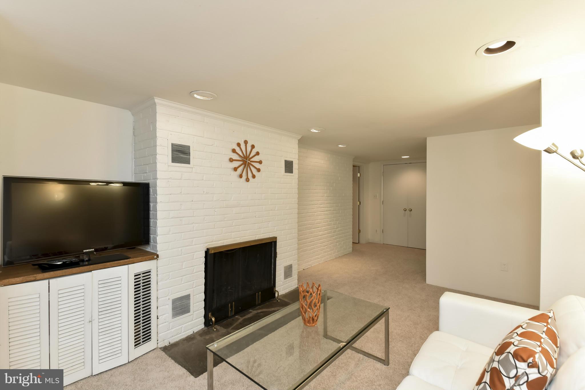 HOLLIN HILLS - Residential