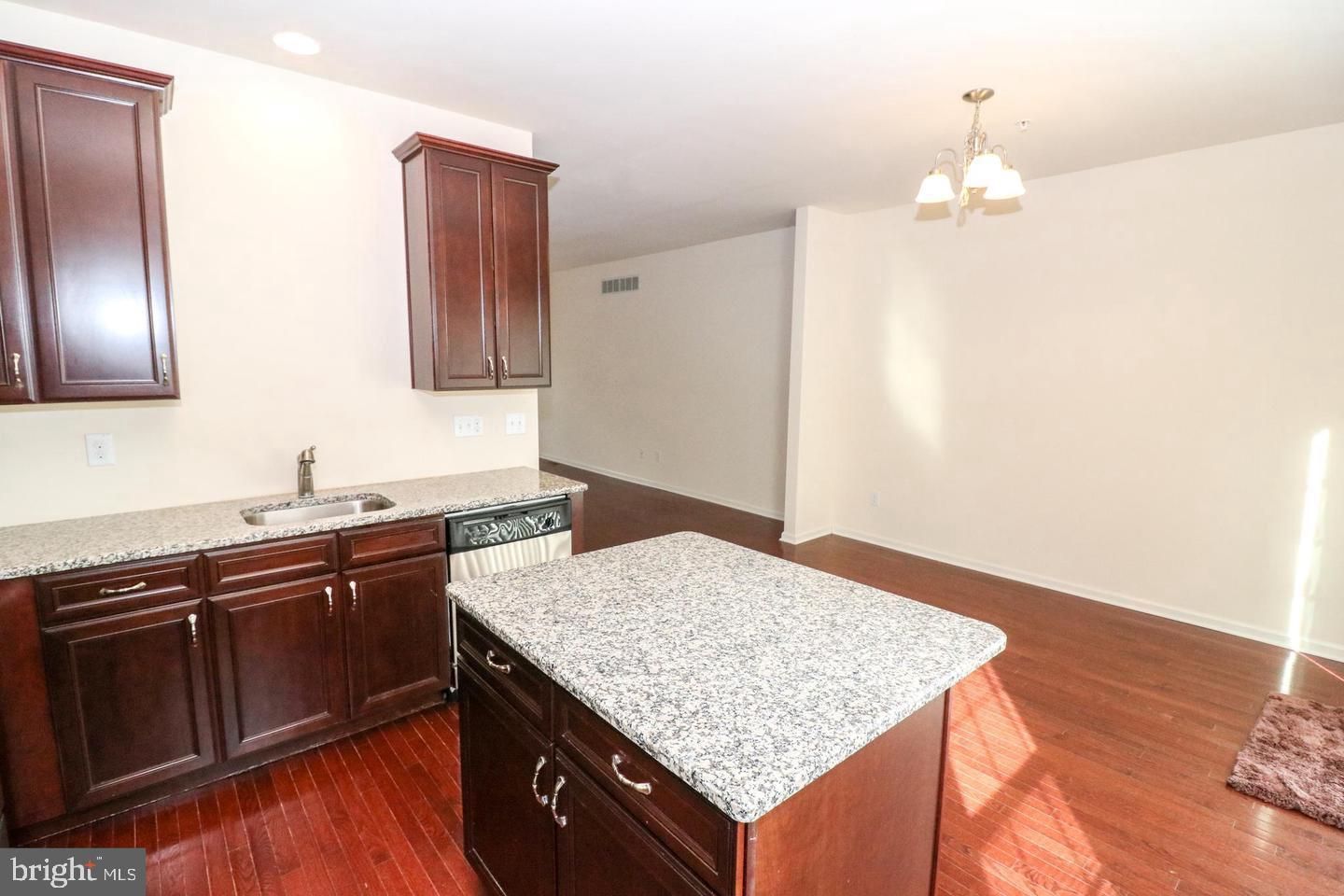 CARRIAGE HILL - Residential Lease