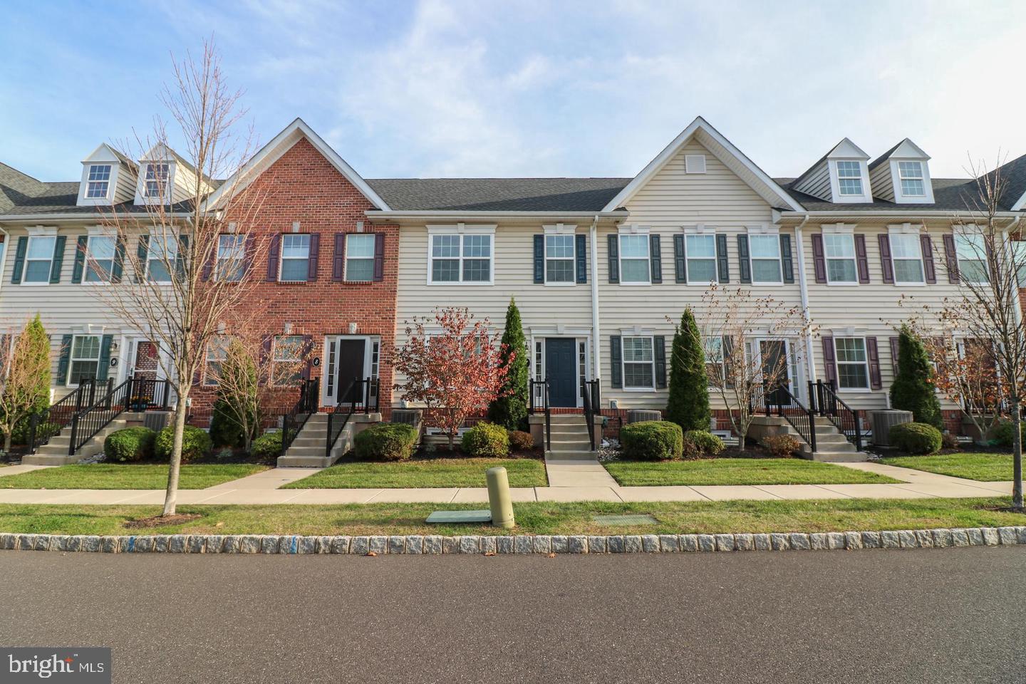 CARRIAGE HILL - Residential Lease