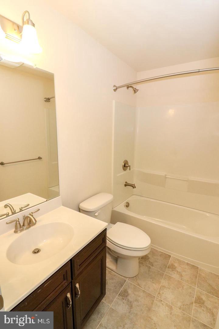 CARRIAGE HILL - Residential Lease