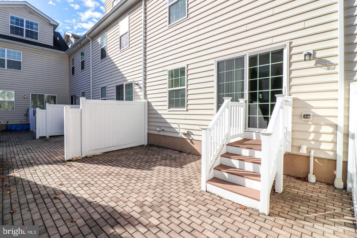 CARRIAGE HILL - Residential Lease