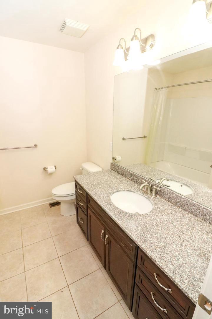 CARRIAGE HILL - Residential Lease