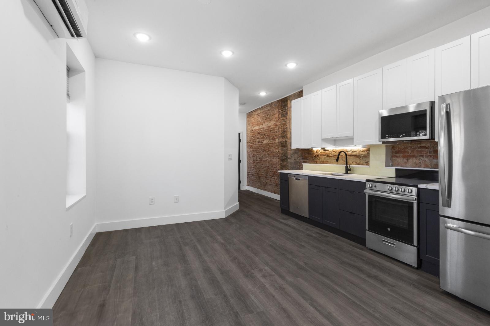 QUEEN VILLAGE - Residential Lease