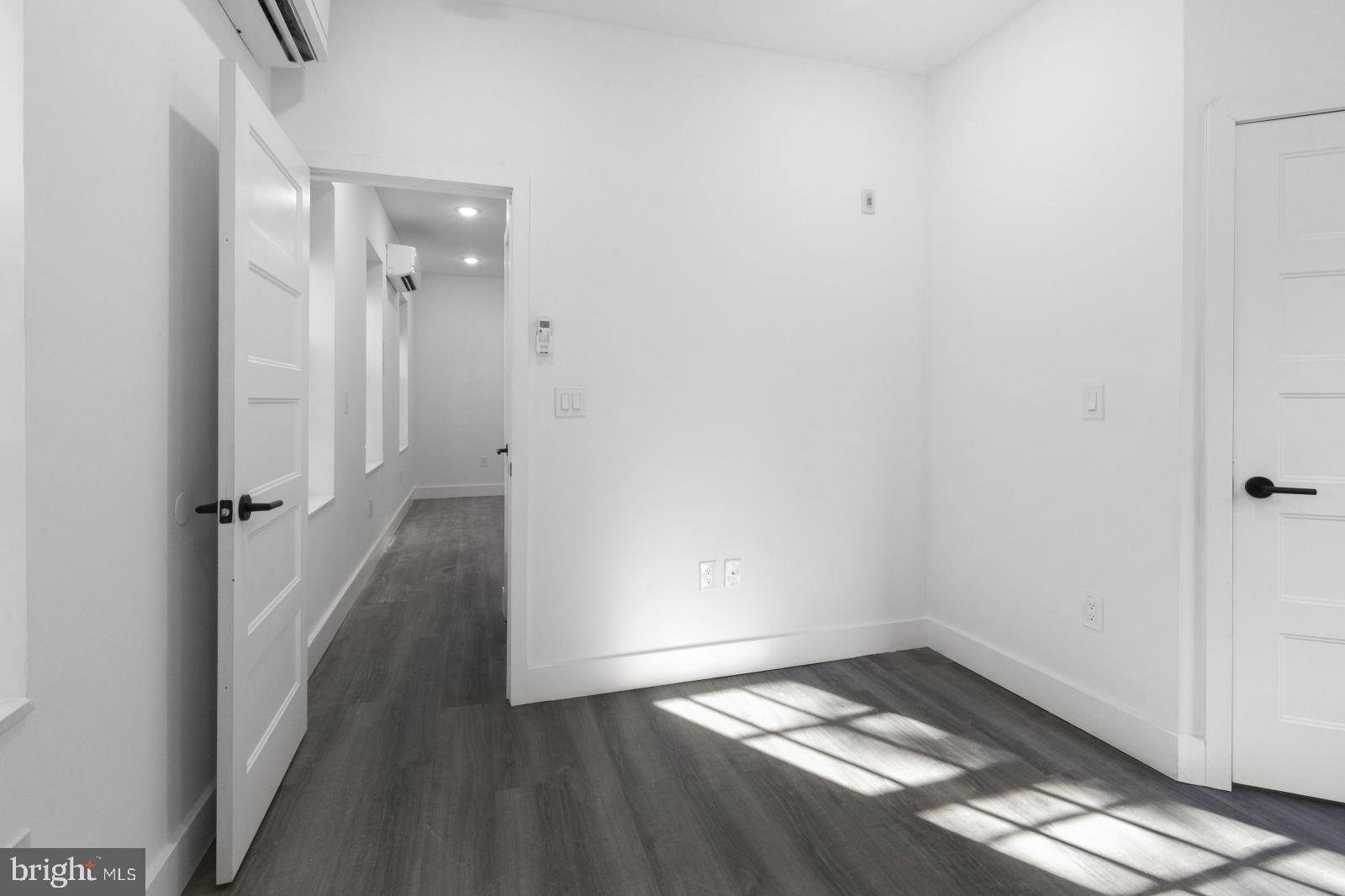 QUEEN VILLAGE - Residential Lease