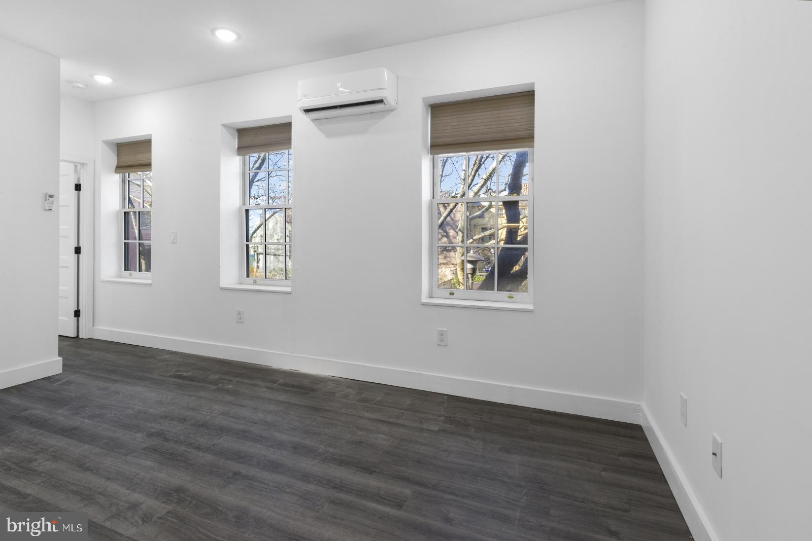 QUEEN VILLAGE - Residential Lease