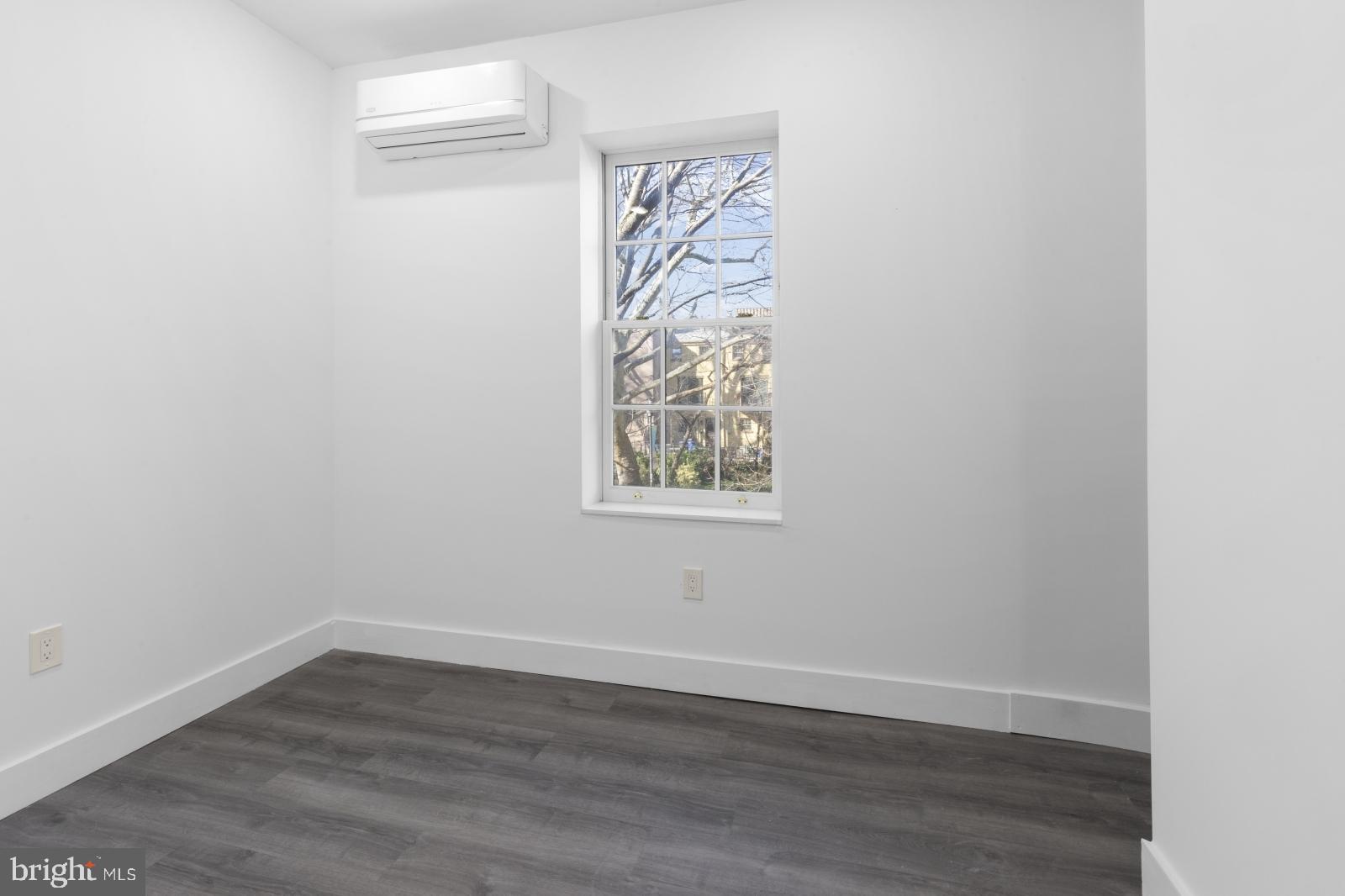 QUEEN VILLAGE - Residential Lease