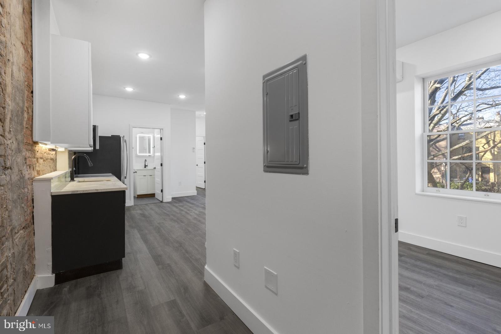 QUEEN VILLAGE - Residential Lease