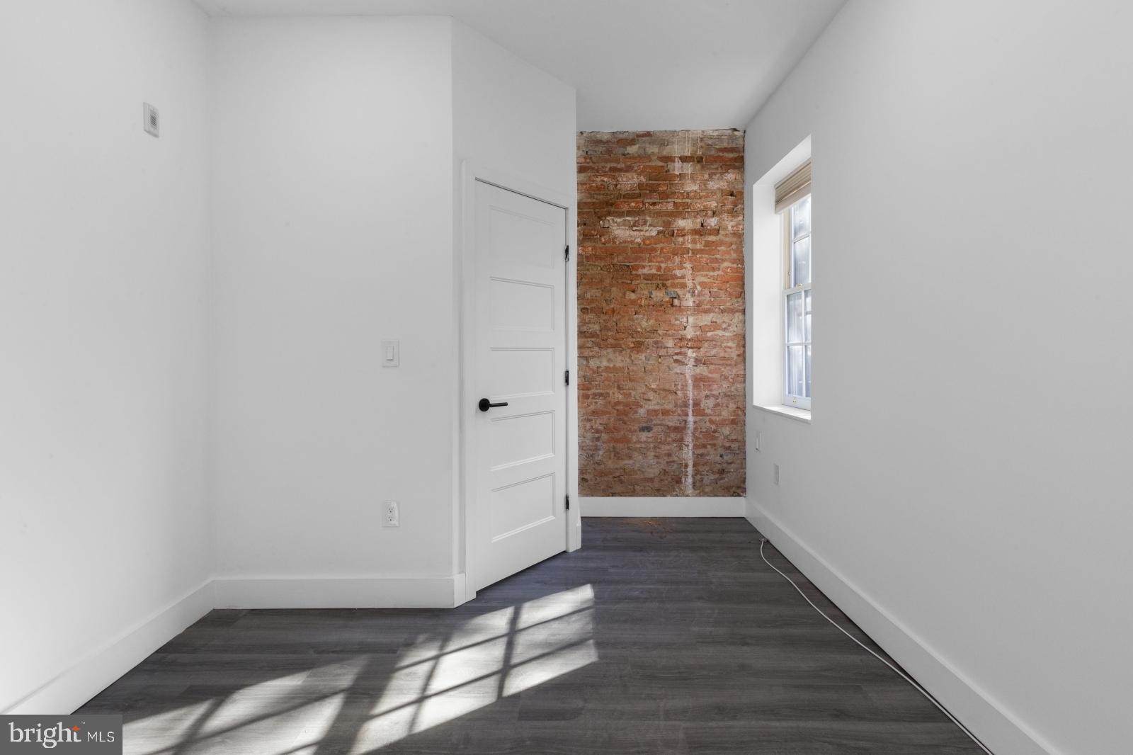 QUEEN VILLAGE - Residential Lease