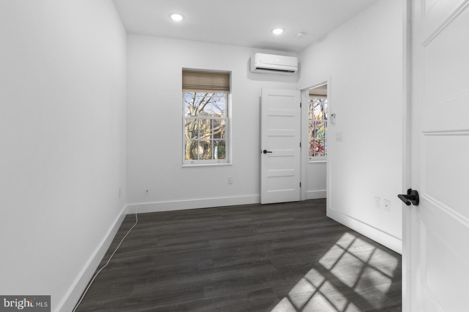 QUEEN VILLAGE - Residential Lease