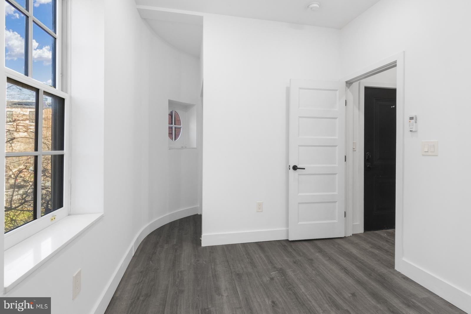 QUEEN VILLAGE - Residential Lease