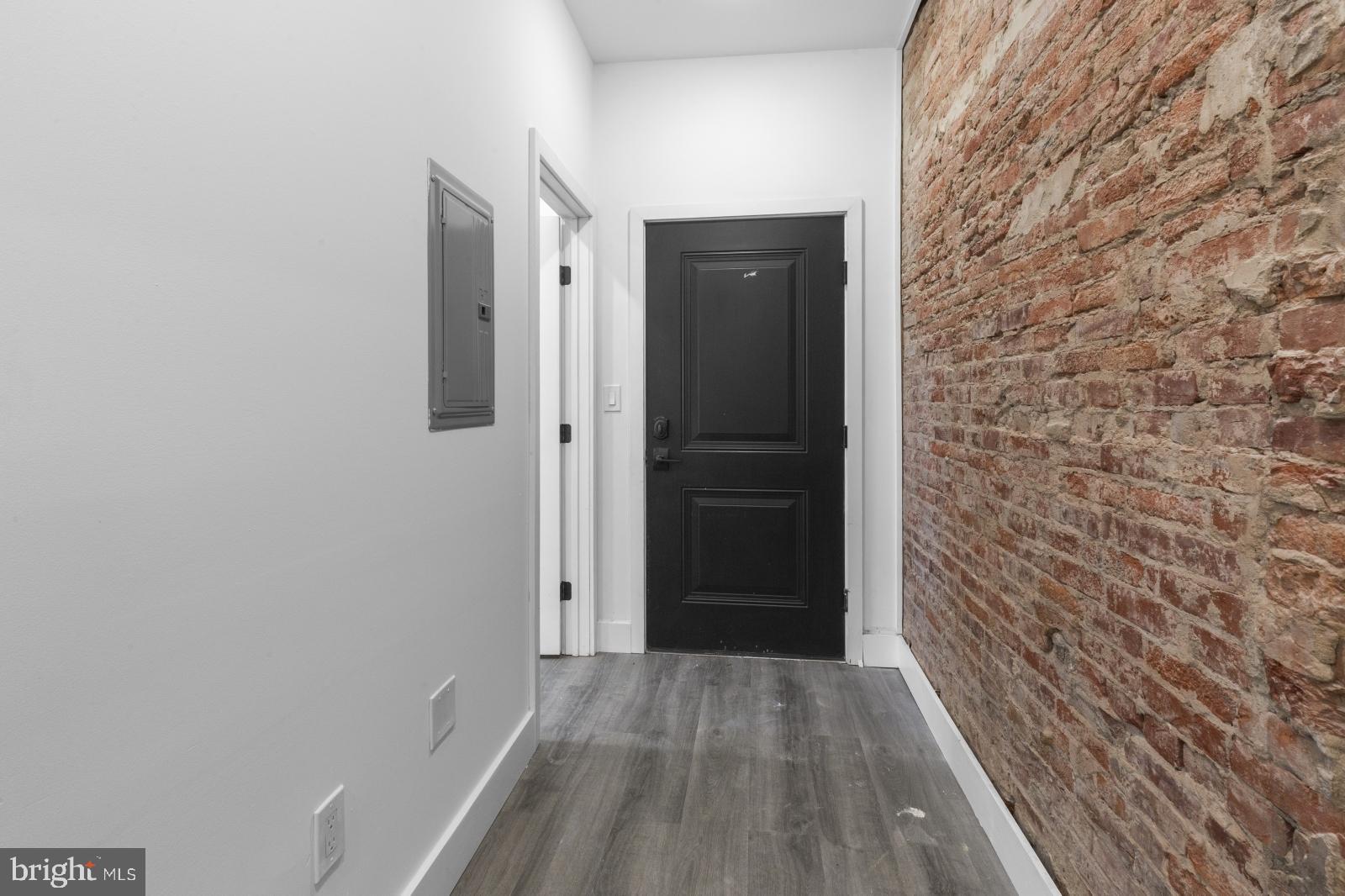QUEEN VILLAGE - Residential Lease
