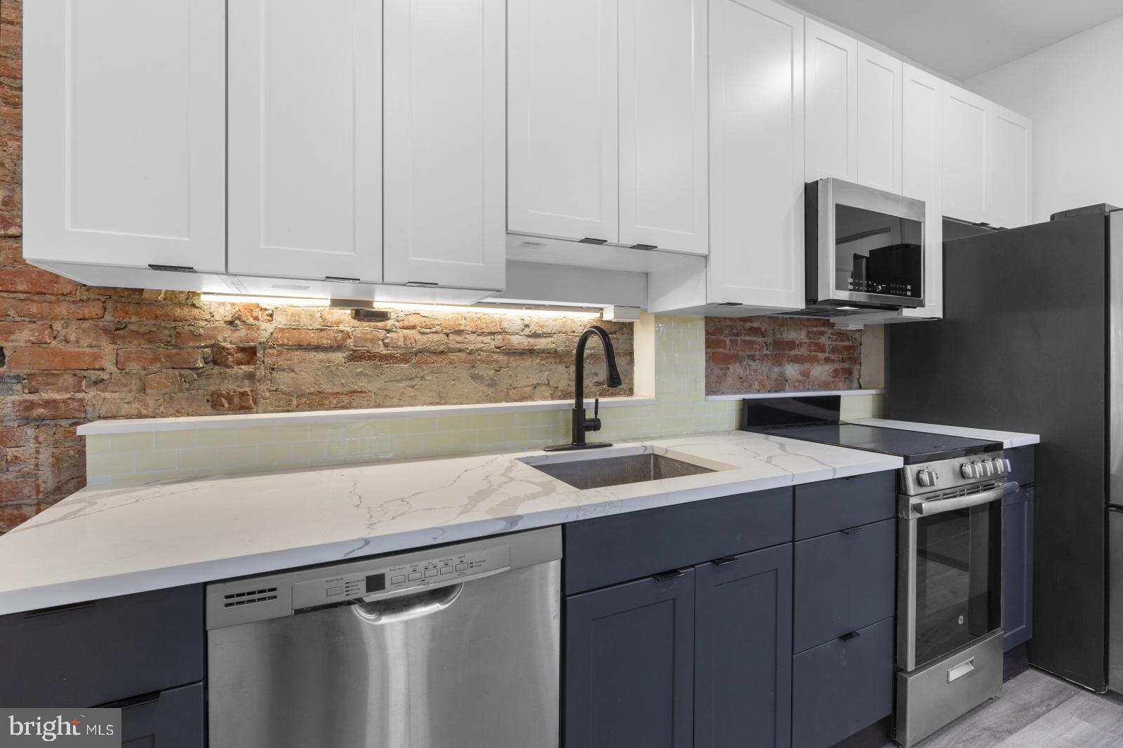 QUEEN VILLAGE - Residential Lease