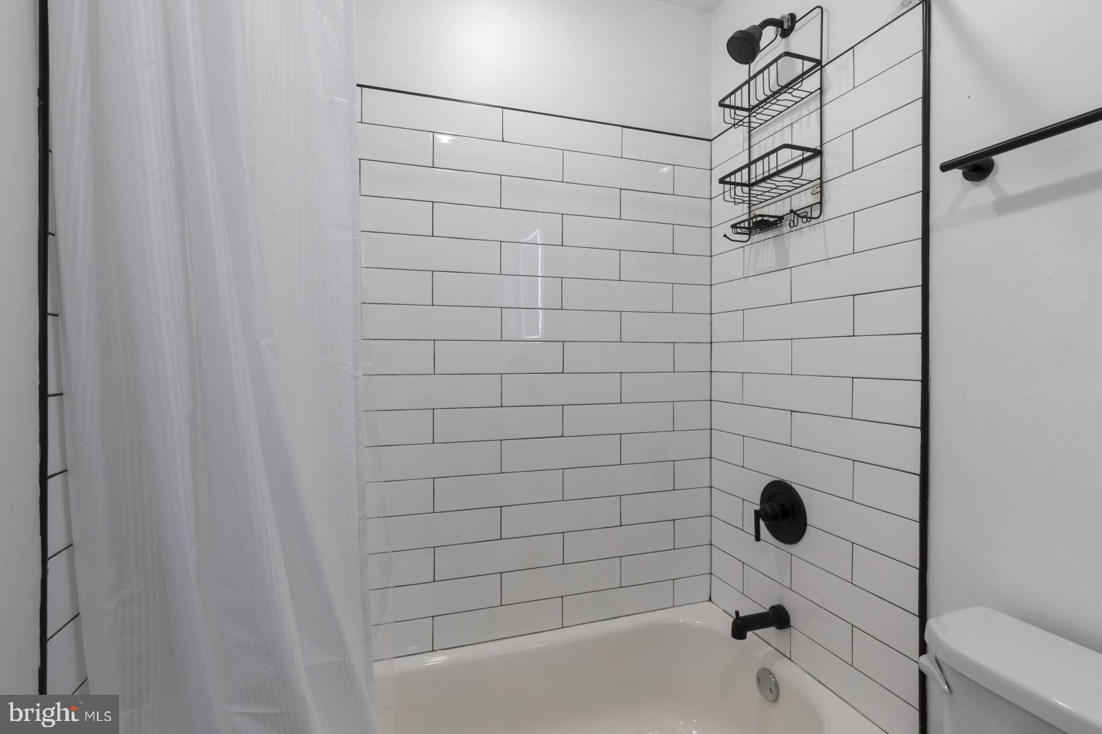 QUEEN VILLAGE - Residential Lease