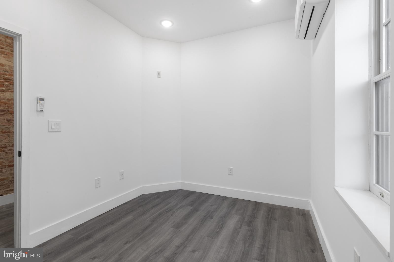 QUEEN VILLAGE - Residential Lease