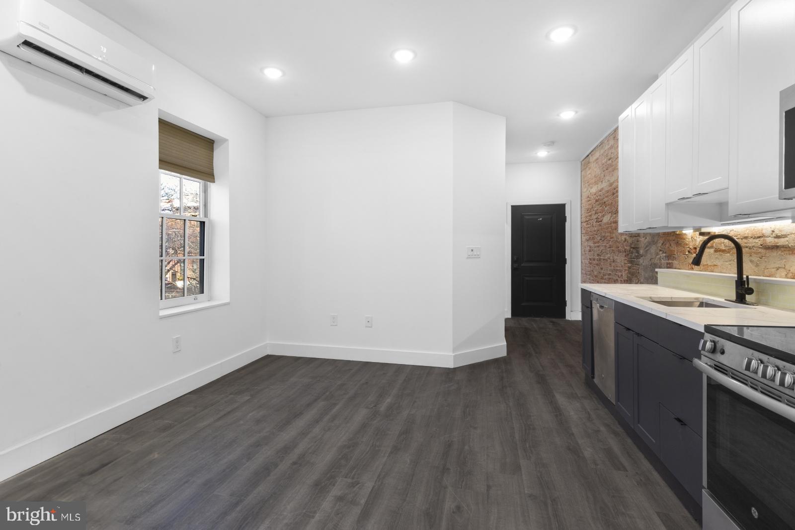 QUEEN VILLAGE - Residential Lease