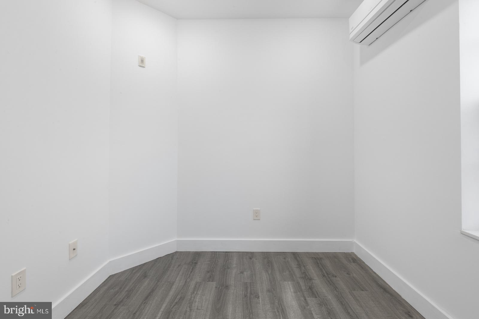 QUEEN VILLAGE - Residential Lease