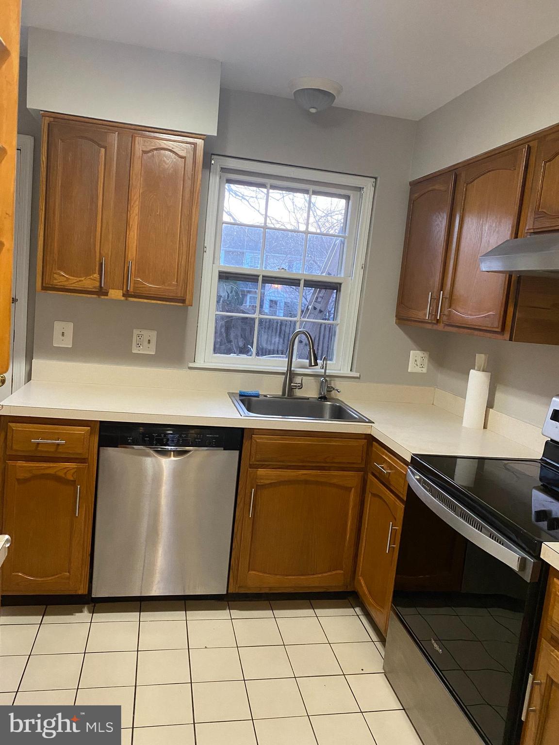 STRATHMEADE SQUARE - Residential Lease