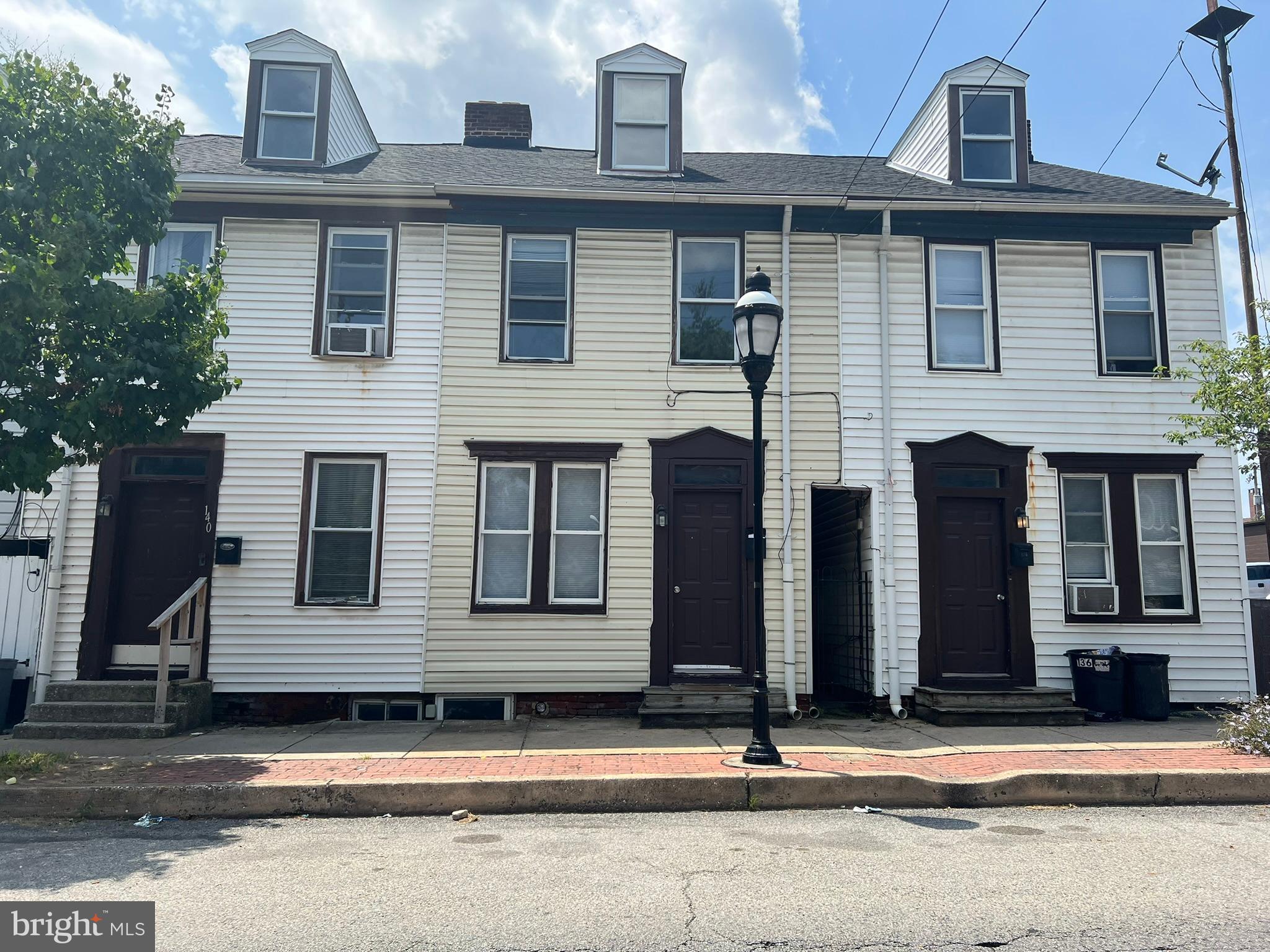 Come take a look at this single family 3 bedroom 1.5 bath house in York City School District. This property can work for investors or home buyers alike. Property has a fenced in flat yard with off street parking in the rear. A new roof was installed in 2024.