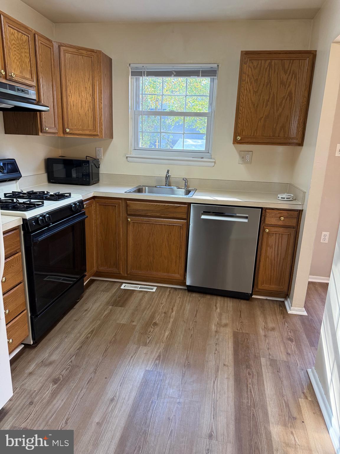 KINGS COURT - Residential Lease