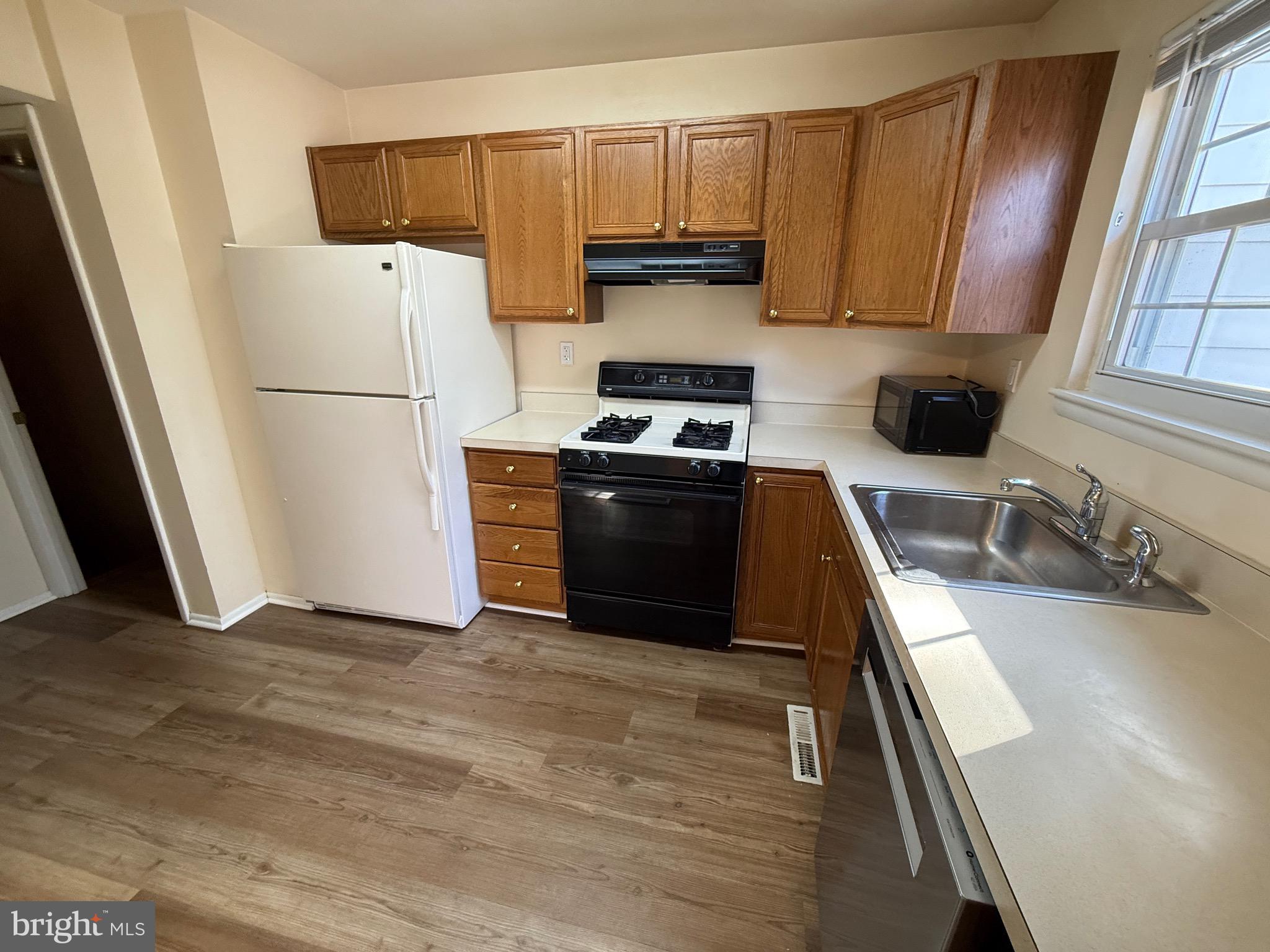 KINGS COURT - Residential Lease