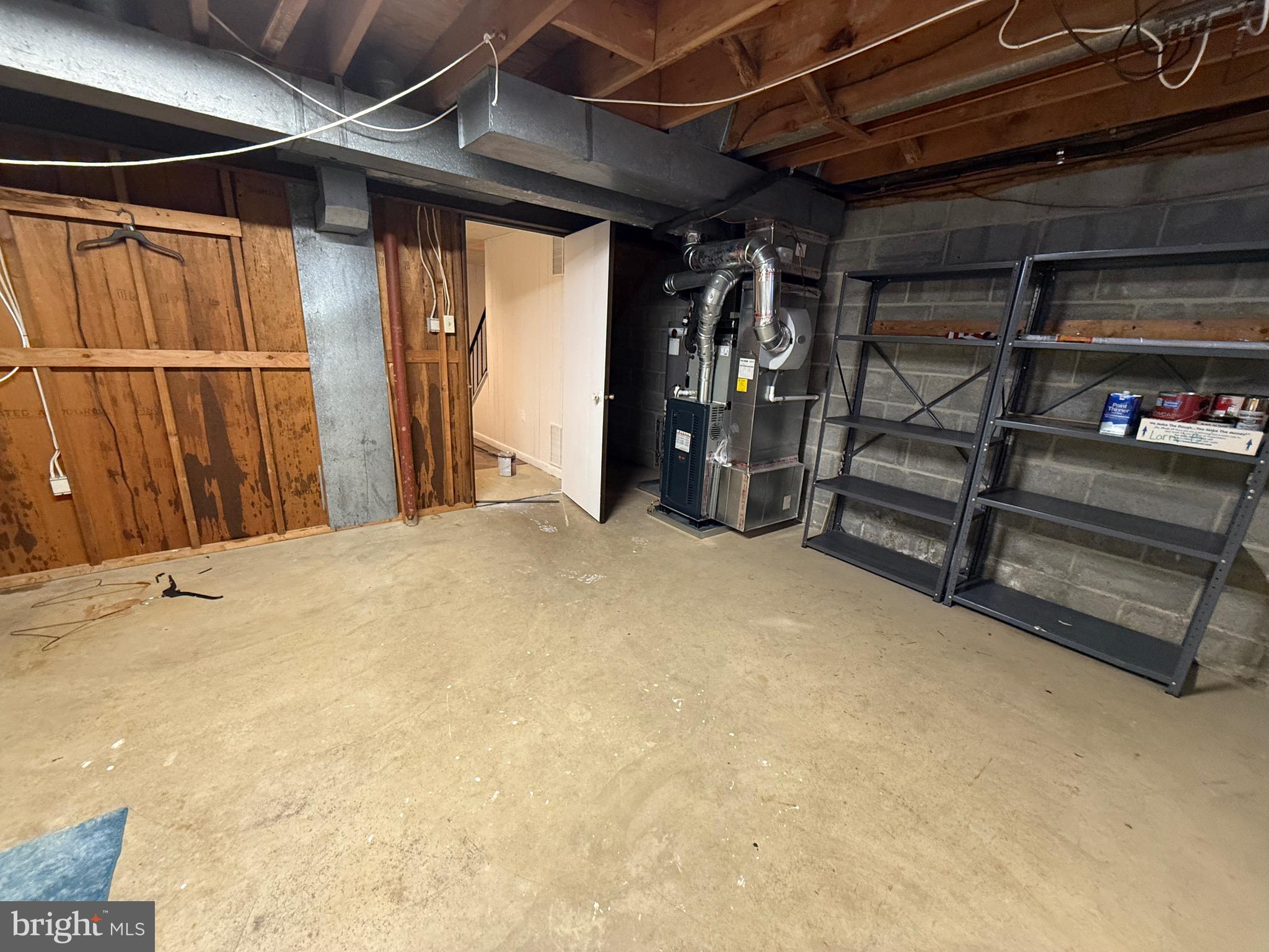 KINGS COURT - Residential Lease