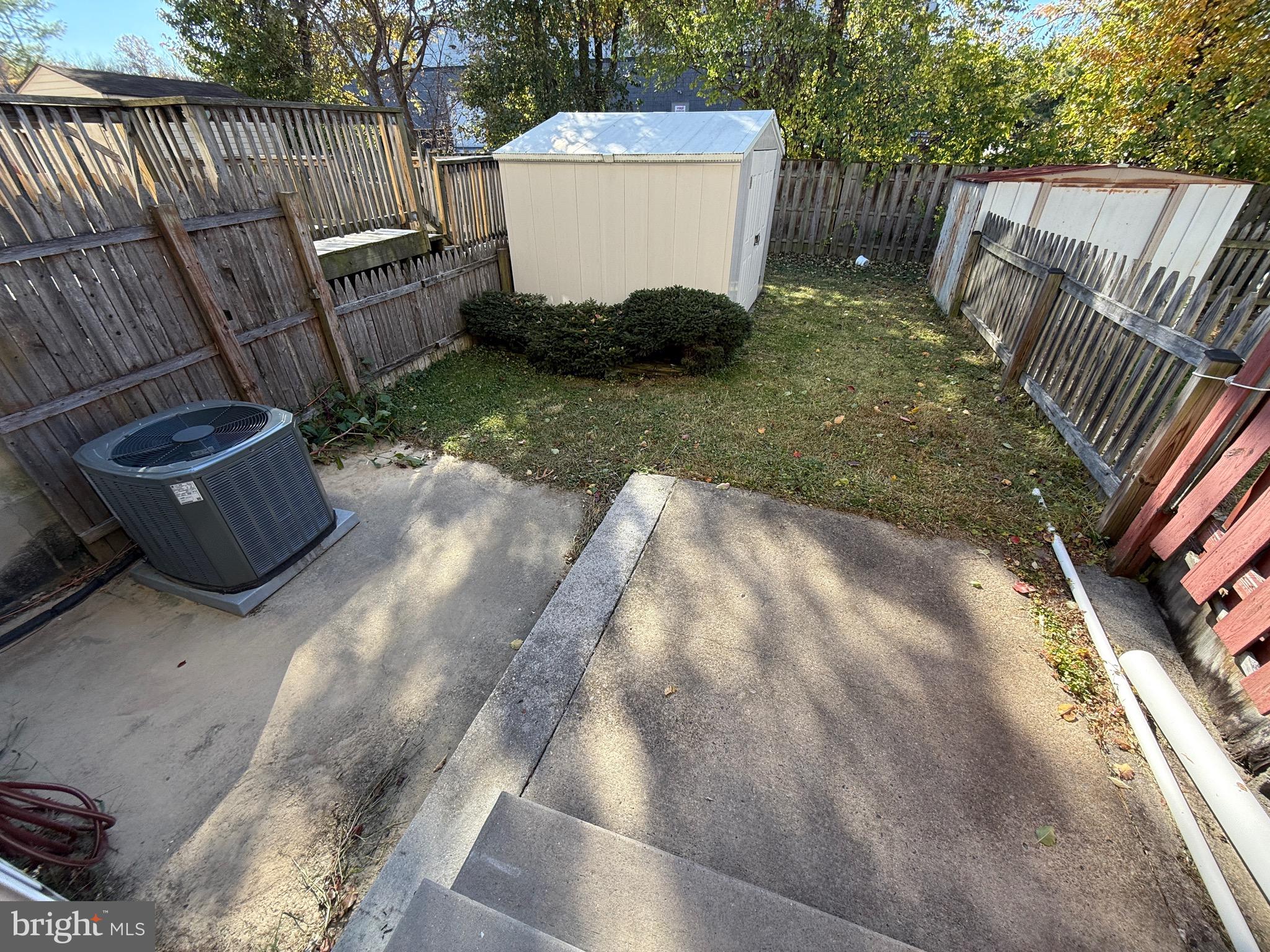 KINGS COURT - Residential Lease