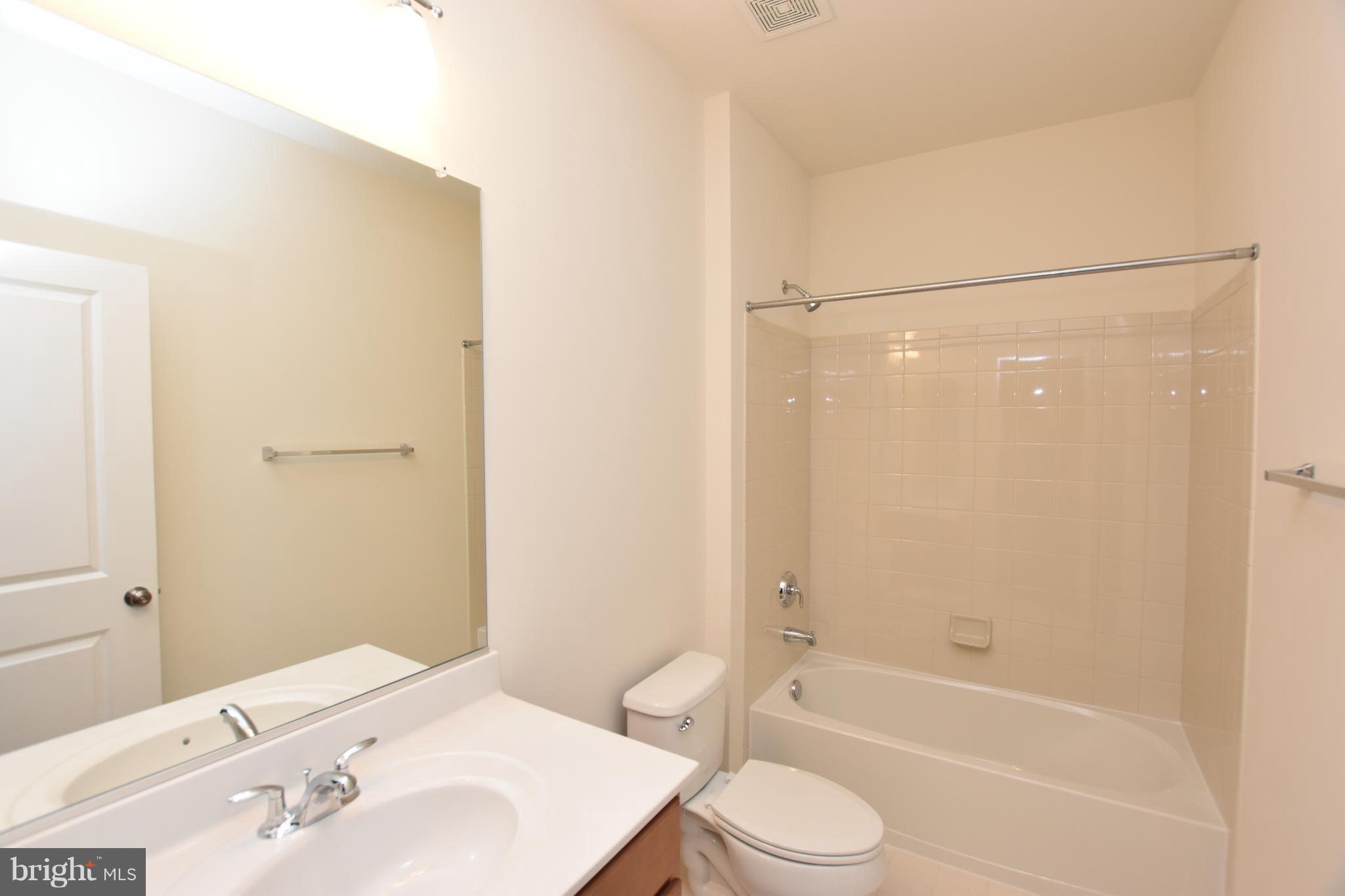 GATEWAY COMMONS - Residential Lease