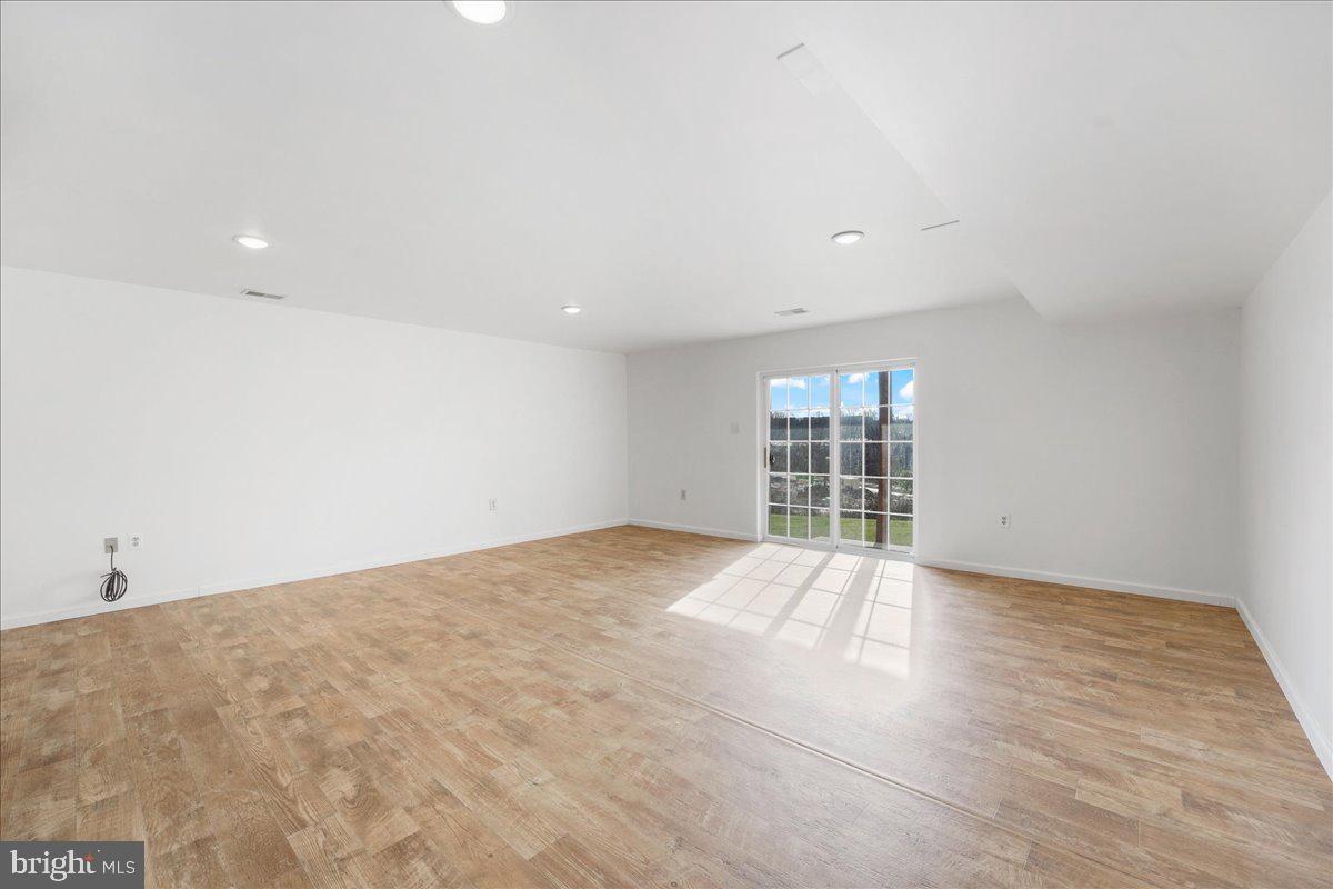 FRENCH CREEK ESTS - Residential Lease