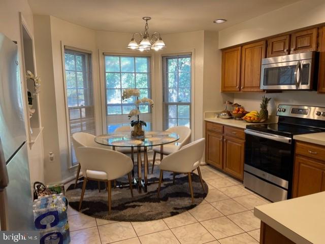 CAROLINE OAKS - Residential Lease