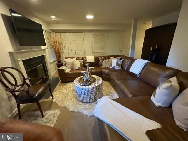 CAROLINE OAKS - Residential Lease