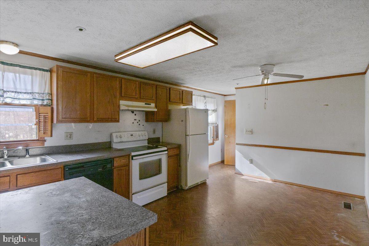 STRAWBERRY HILLS ESTATES - Residential