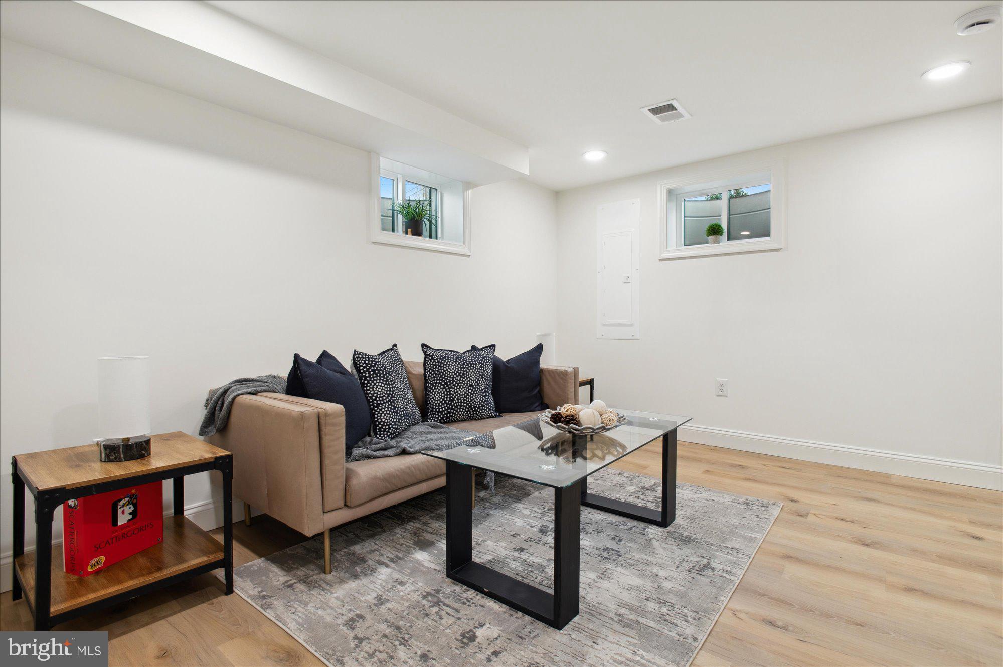 WOODACRES - Residential