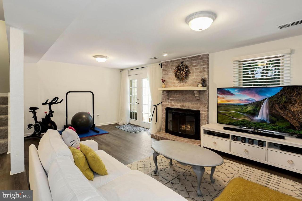 TOWNES OF WAKEFIELD - Residential