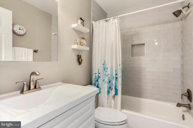 TOWNES OF WAKEFIELD - Residential