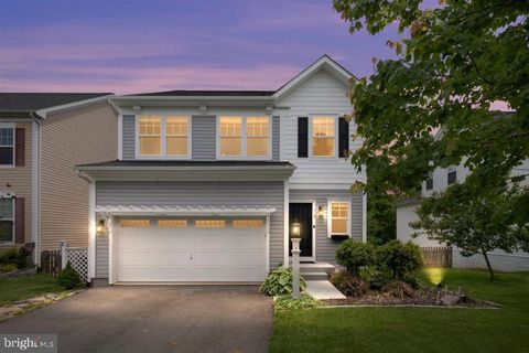 13 LADYSMITH COURT HAMILTON VA 20158