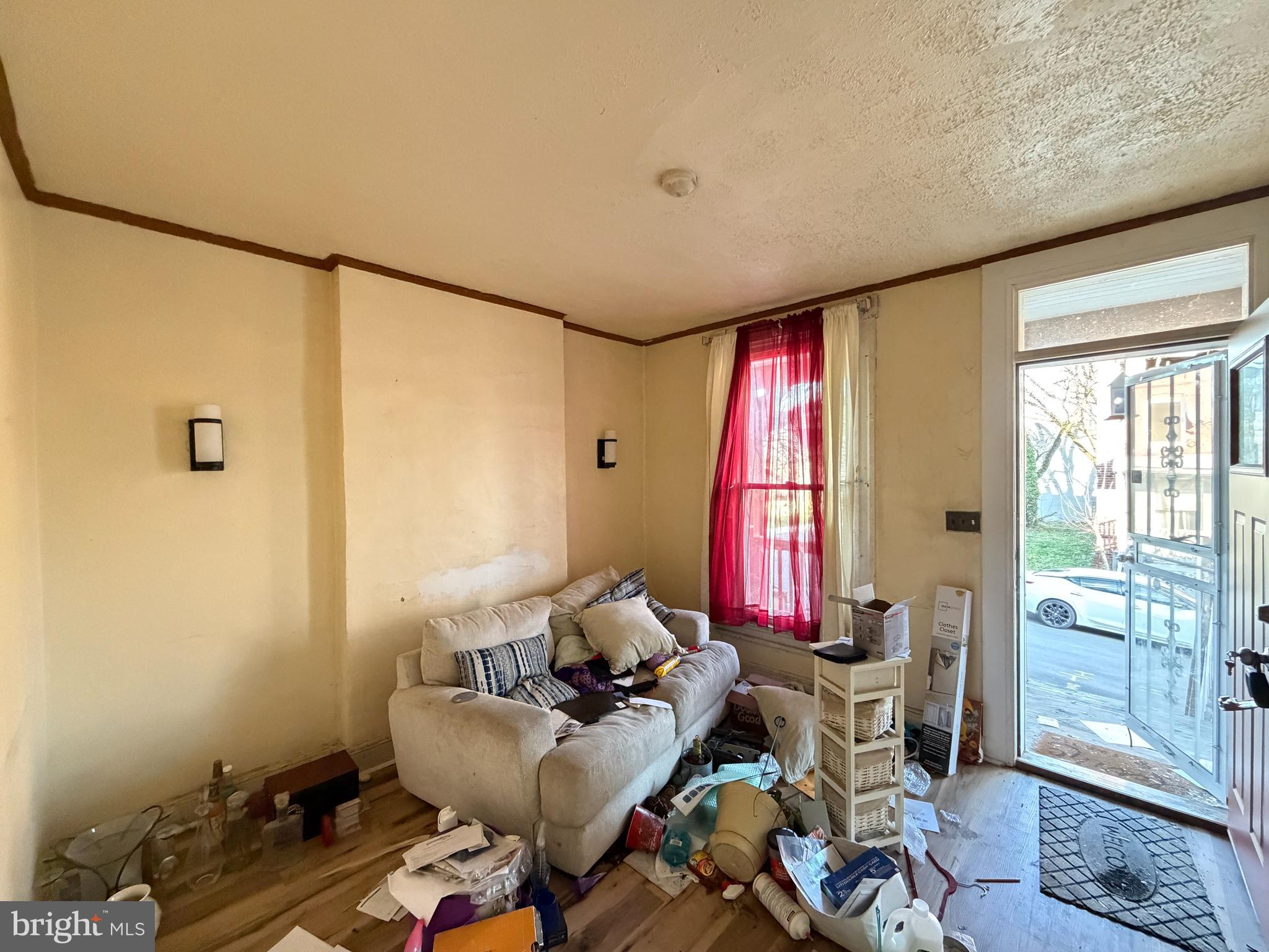 910 N DUKELAND STREET