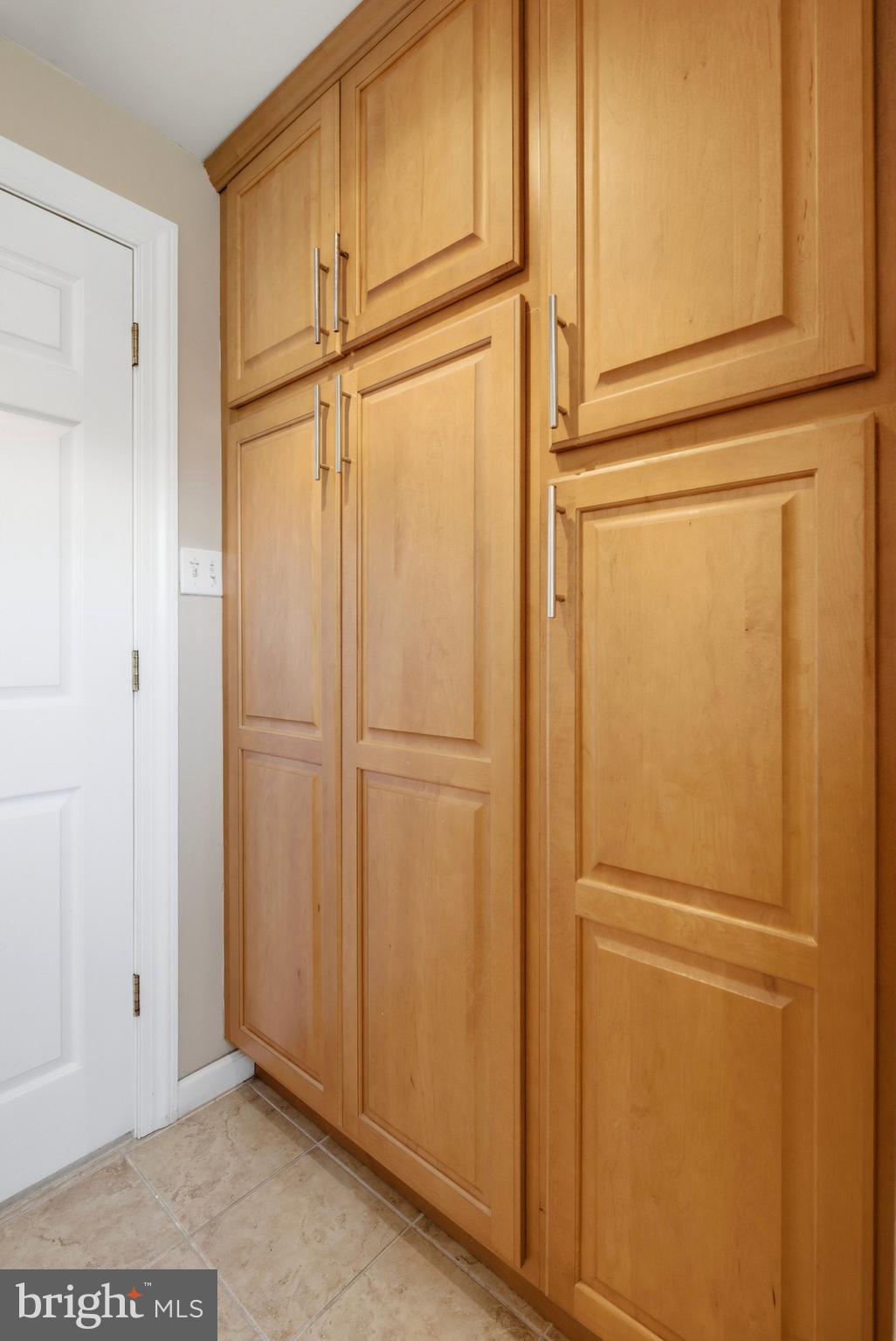 SCHOOL SIDE MANOR - Residential