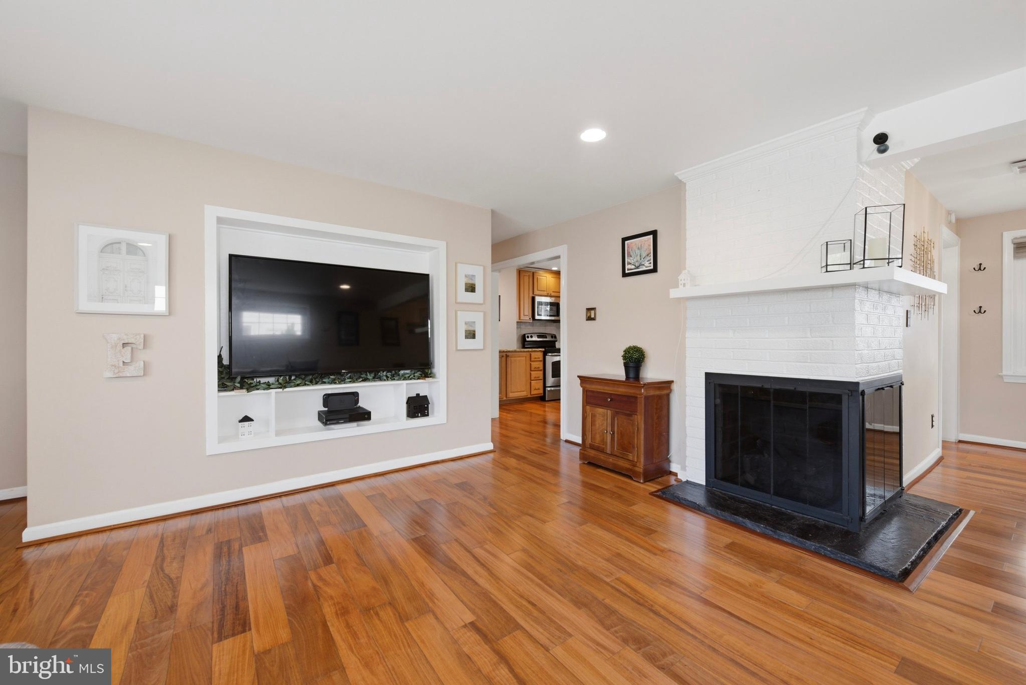 SCHOOL SIDE MANOR - Residential