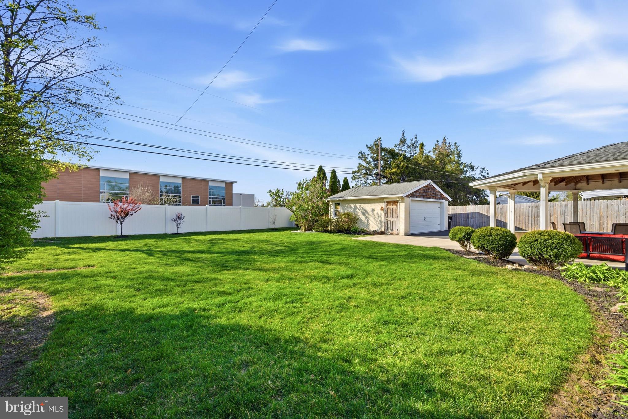 SCHOOL SIDE MANOR - Residential