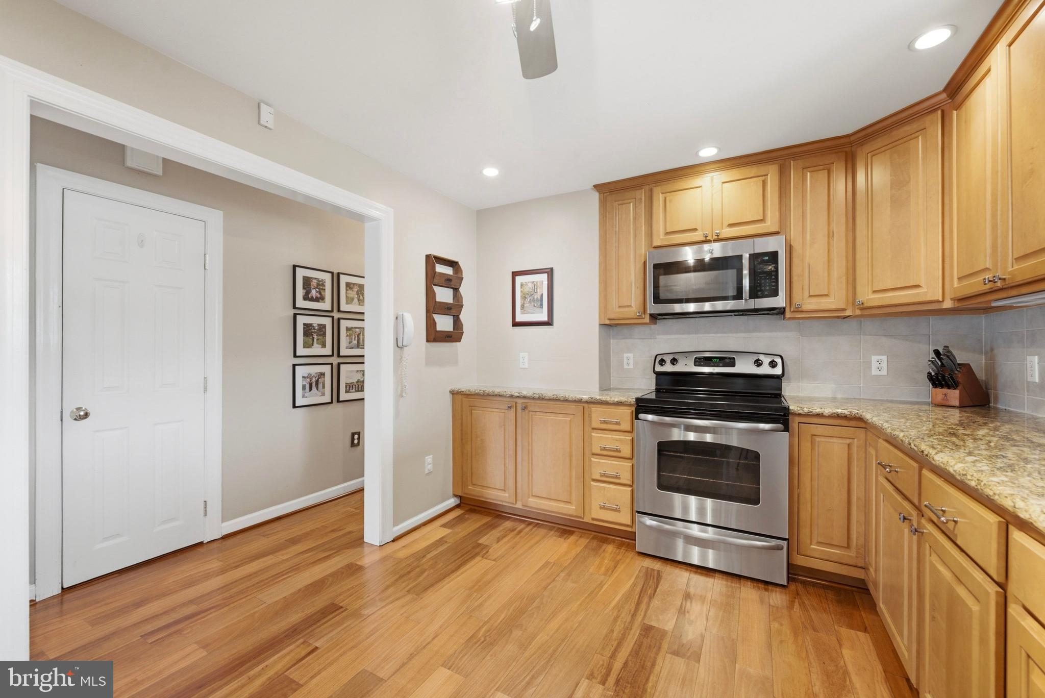 SCHOOL SIDE MANOR - Residential