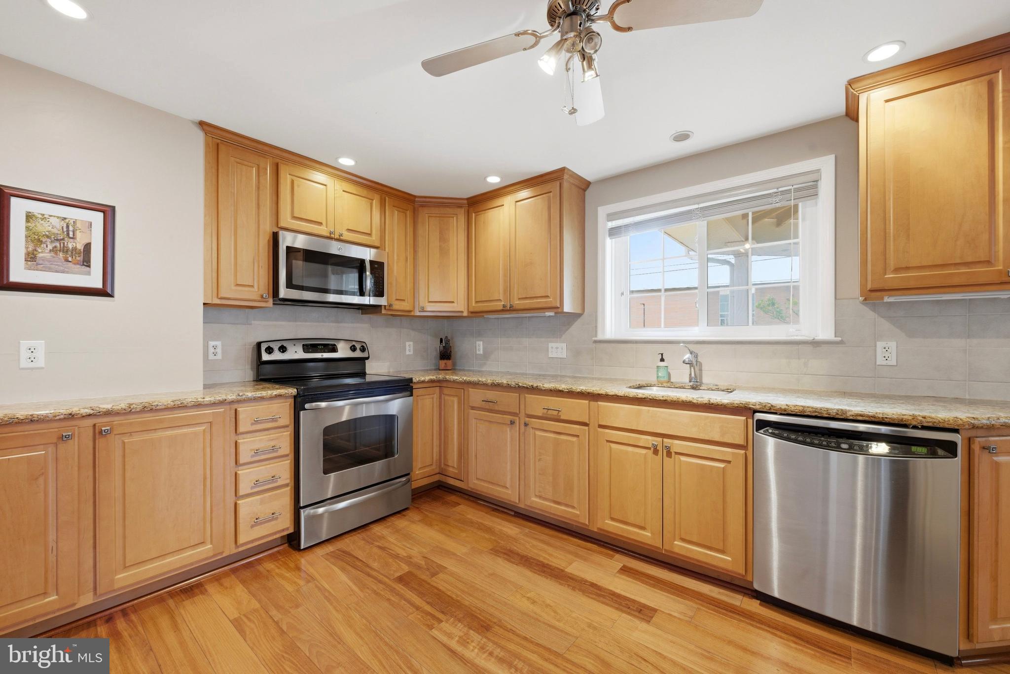 SCHOOL SIDE MANOR - Residential