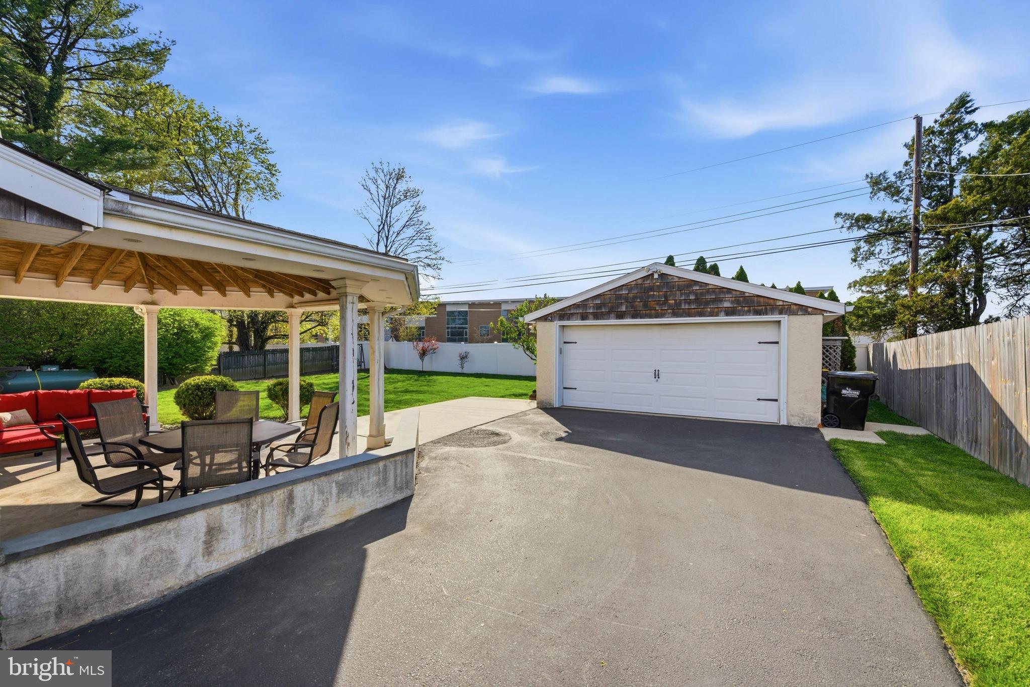 SCHOOL SIDE MANOR - Residential