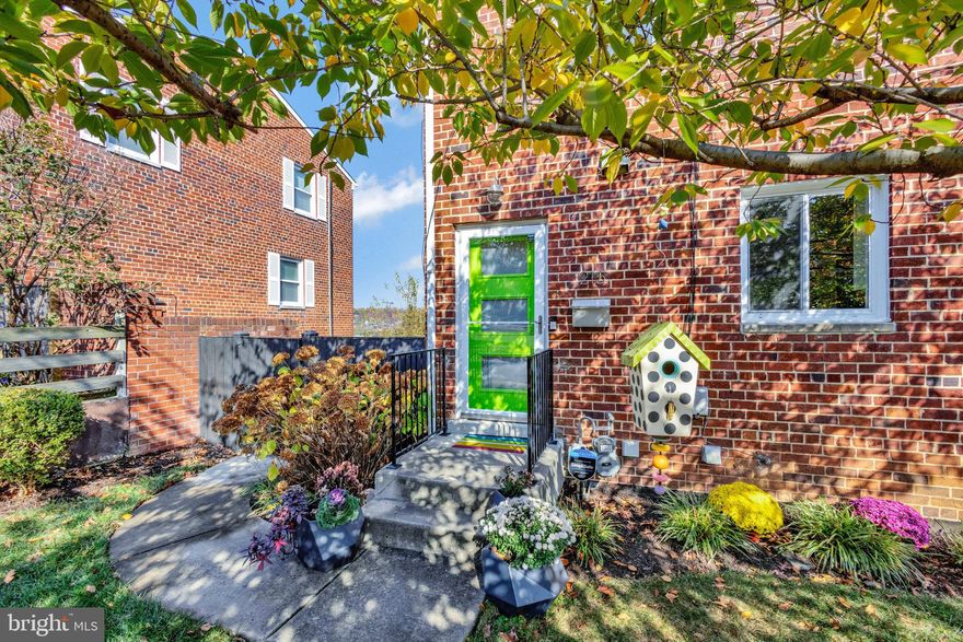 Don't miss this adorable END unit row home in sought after Warwick Village.  This home exudes show ready - from the moment you walk through the front door, you're immediately pulled into this designer showcase!  On the main level you have an updated kitchen with Corian countertops, glass tiled back splash, clean white cabinets, stainless steel appliances, and separate island for additional counter space.  Leaving the kitchen you enter the sun-filled living room/dining area combo.  Enjoy the view from the wall of windows that overlook the backyard and a gorgeous Maple tree that turns bright red in the Fall.  Upstairs boasts an updated bathroom and three bedrooms.  The walk out, renovated lower level features a second living space together with a fully renovated full bathroom and separate W/D & utility room.   Outside you find a fully, fenced large back yard with private patio perfect for entertaining.  Also outside is a great storage shed to house outside cushioins and/or lawn tools.   2017 Kitchen updated, 2018 upstairs bath updated, 2019 basement renovation with updated bath, newer casement windows, CA closet in primary and newer W/D.  NO HOA fee here - totally fee simple community with no additional monthly fees.  Convenient parking is located on the access road right outside the front door.  Warwick pool and playground close by.  At this location you are also minutes from Del Ray's "Avenue",  Potomac Yard,  Old Town,  Shirlington, and an easy commute both North and South.