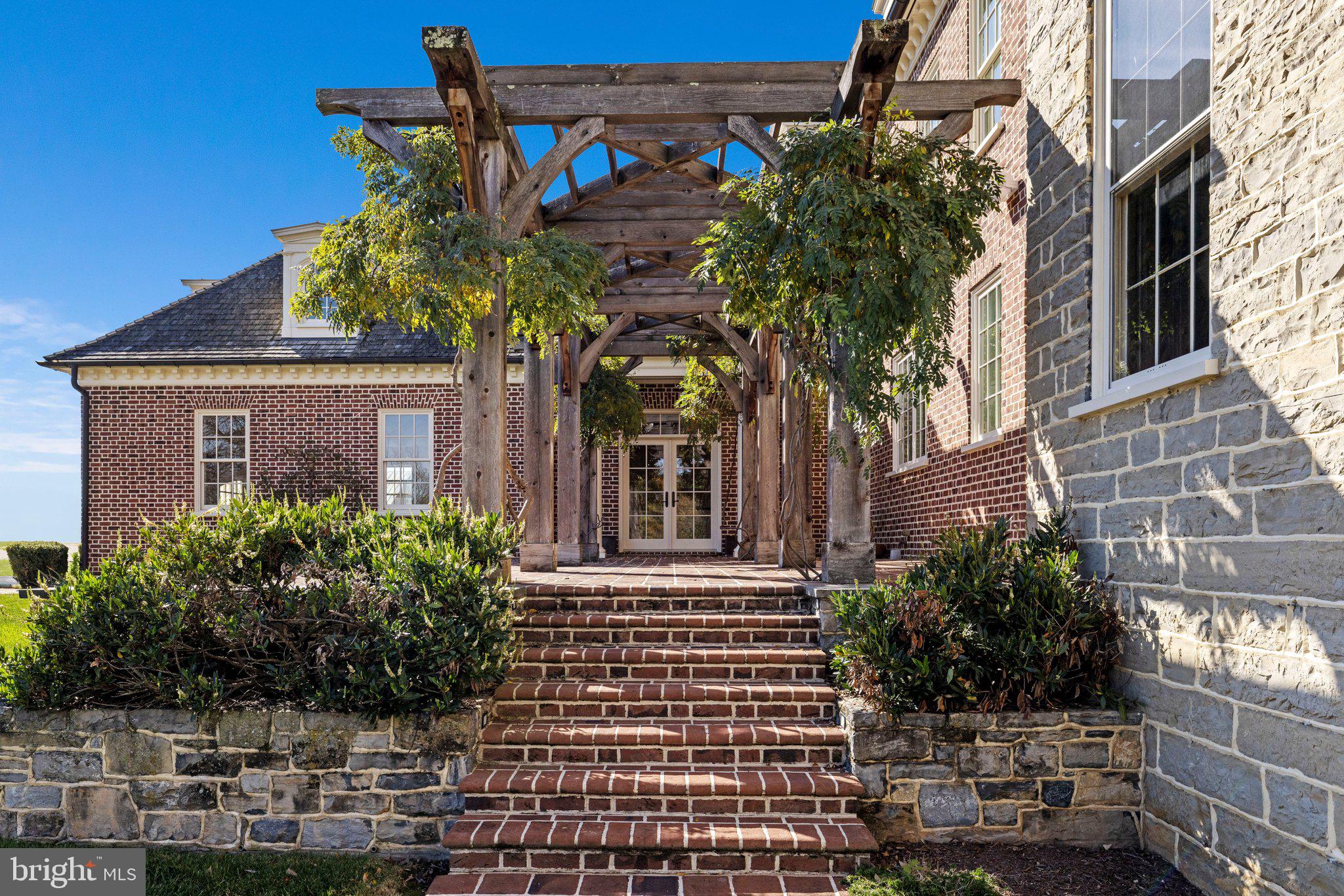 RUSSELL - Residential